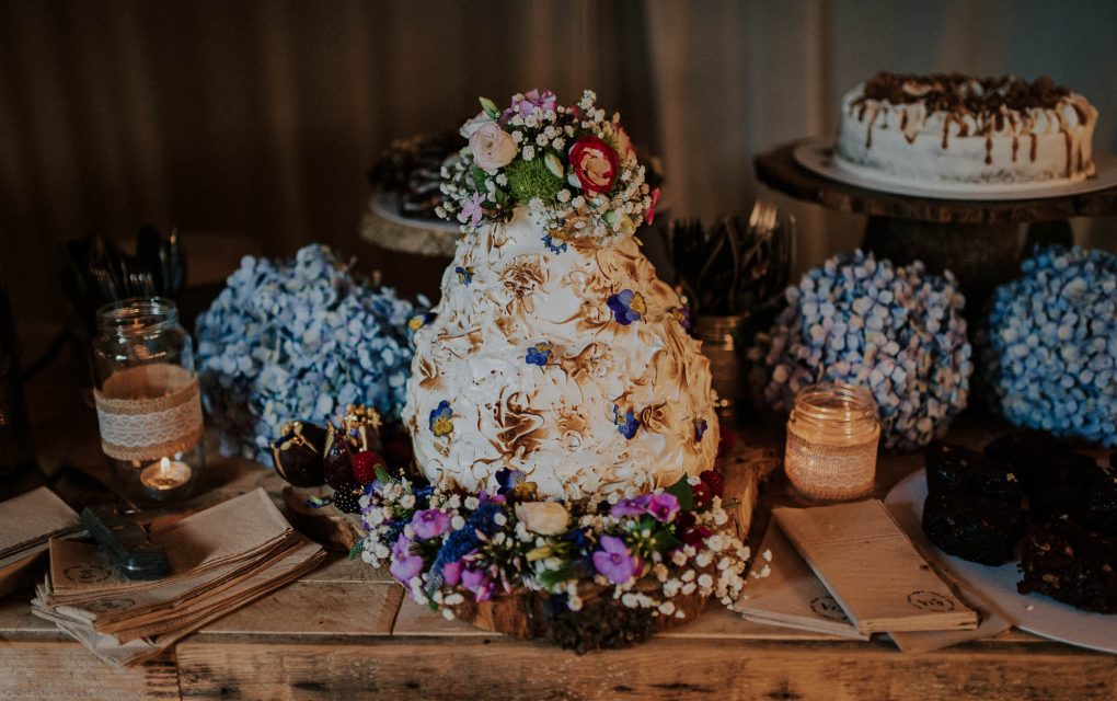 Simple and beautiful wedding cake